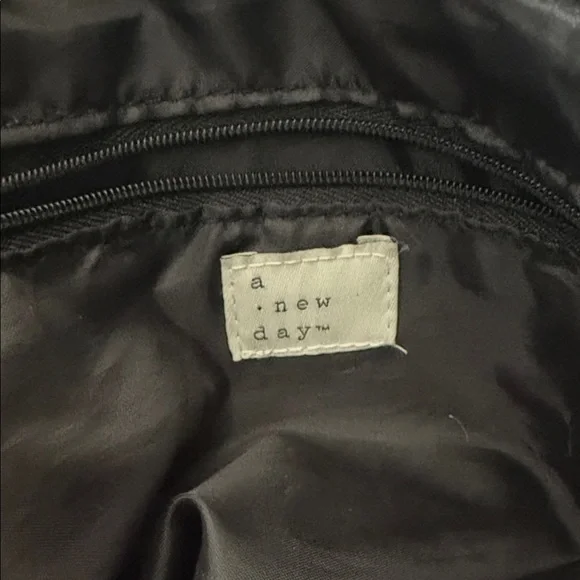 Elegant Black Tote Bag - Picture 2 of 5